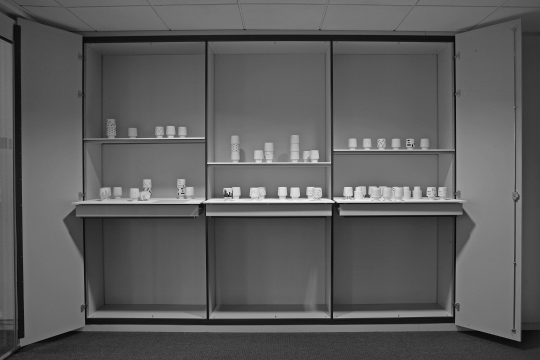 Foto Micxup tijdens tentoonstelling Variability tijdens het London Design Festival